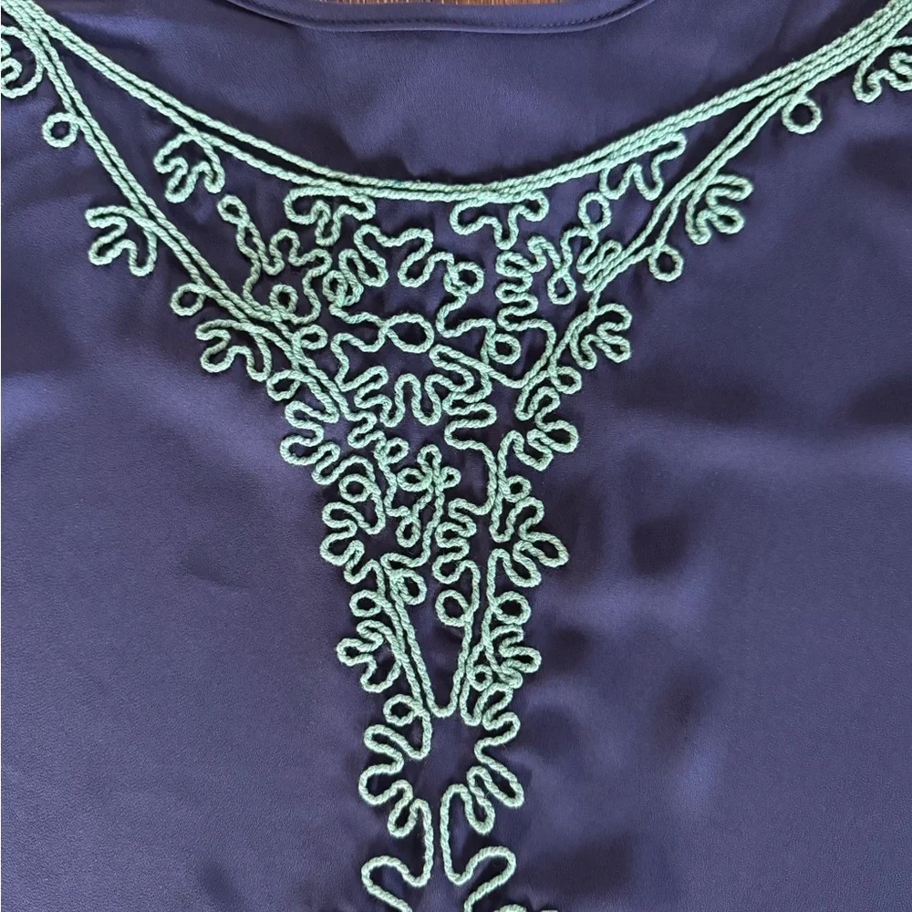Buttons Women’s Navy Blue Blouse with Green Embroidery Size M - Picture 6 of 8